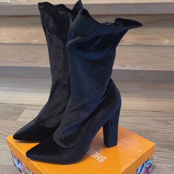 SHOE REPUBLIC LA Boots - Picture 3 of 3